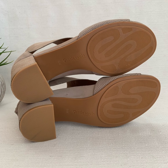 NWOT GENTLE SOULS by Kenneth Cole Roan Heeled Sandals Woman’s 9 - Picture 13 of 13